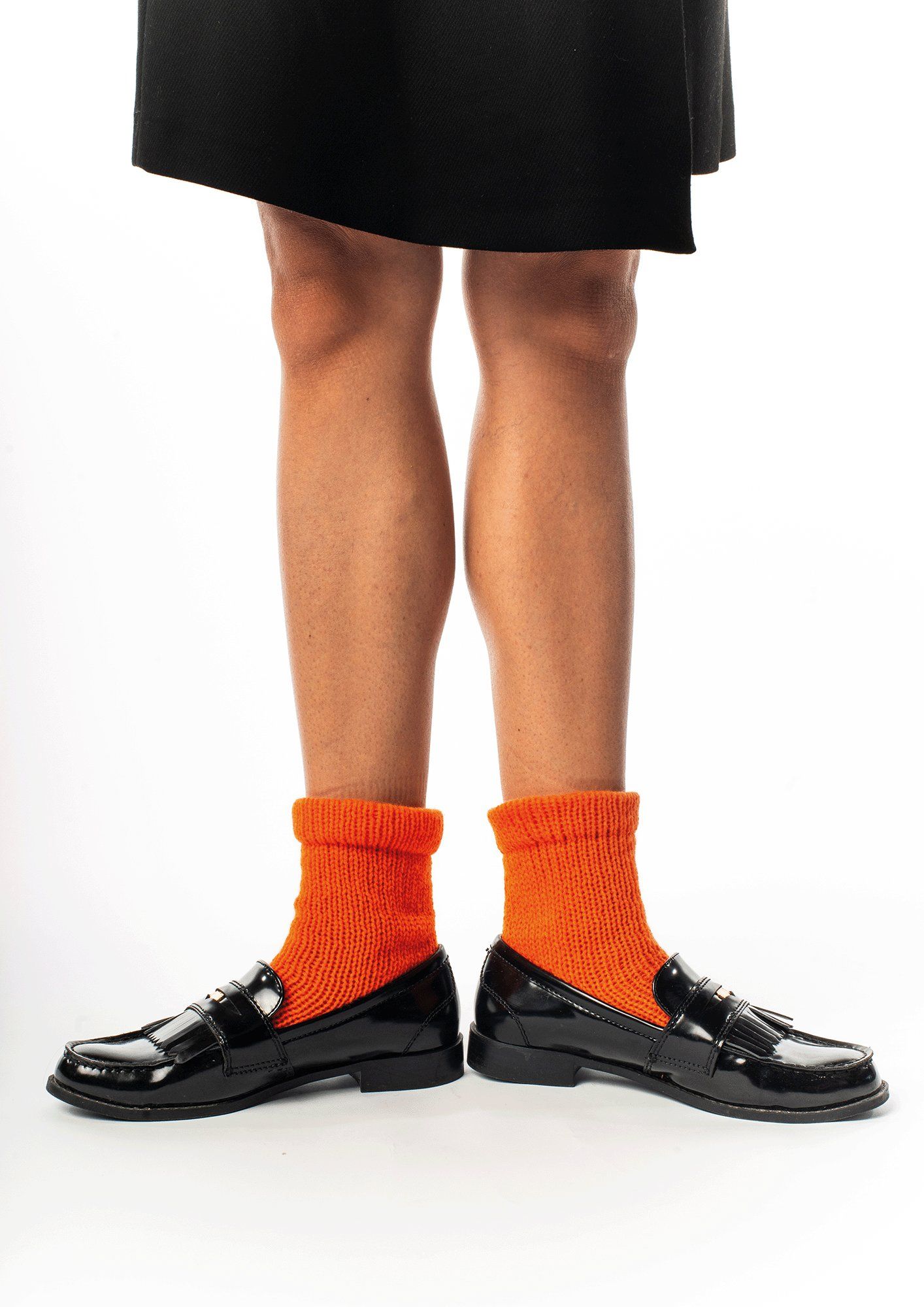 Detailaufnahme mit Socken und Loafern