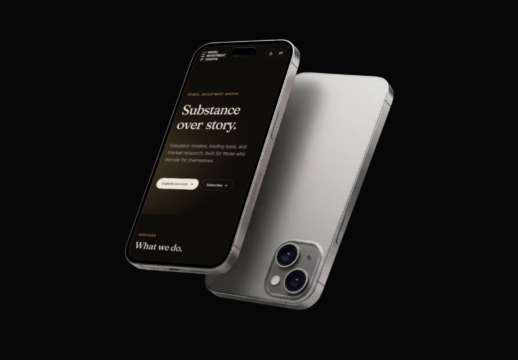 Seidel Investment Gruppe Website auf zwei iPhones, Vorder- und Rückseite